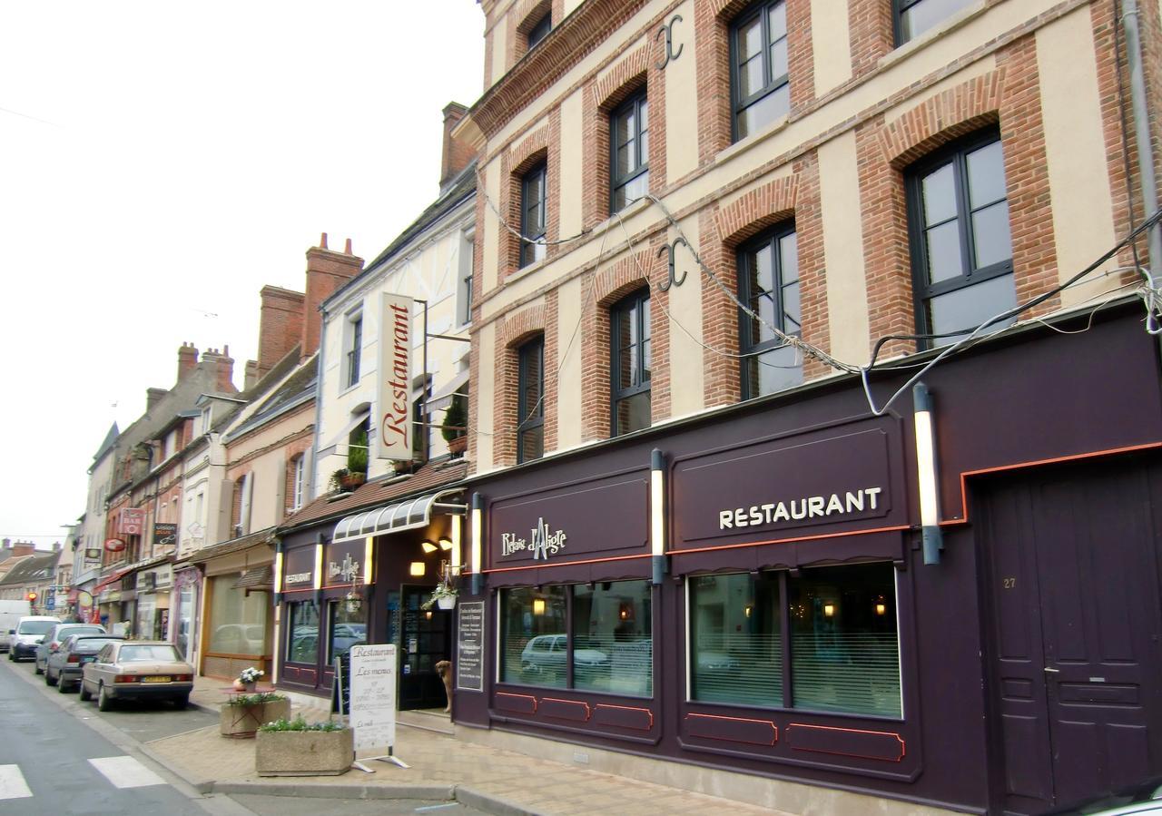 Logis Hotel-Restaurant Le Relais D'Aligre Chateauneuf-en-Thymerais Екстер'єр фото
